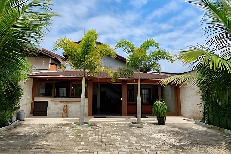 Casa Bertioga+20hosp 7suites ar cond 400m da praia