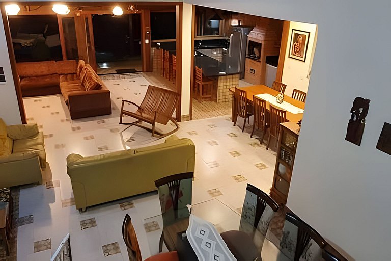 Casa Bertioga+20hosp 7suites ar cond 400m da praia