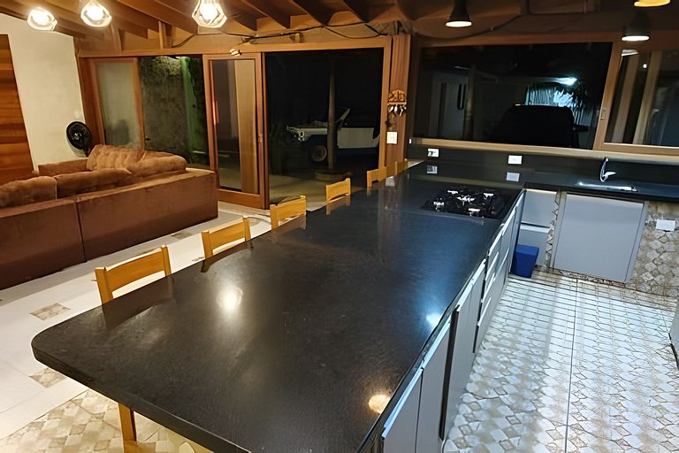 Casa Bertioga+20hosp 7suites ar cond 400m da praia