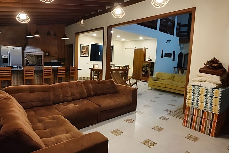 Casa Bertioga+20hosp 7suites ar cond 400m da praia