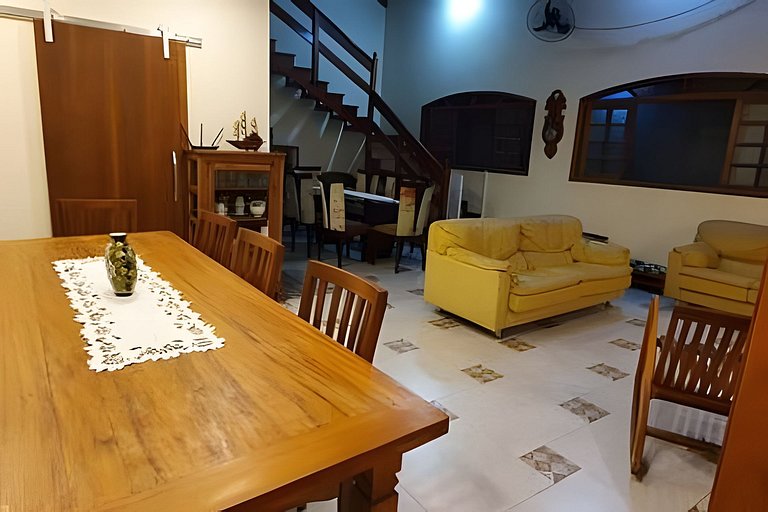 Casa Bertioga+20hosp 7suites ar cond 400m da praia