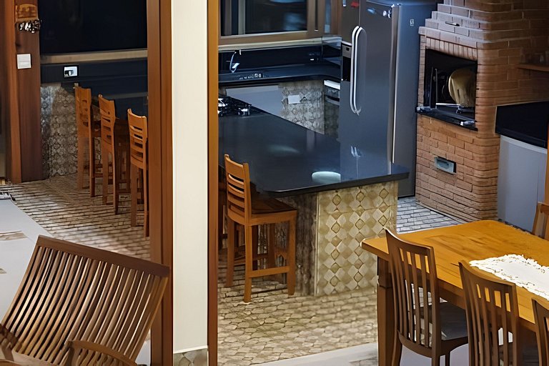 Casa Bertioga+20hosp 7suites ar cond 400m da praia