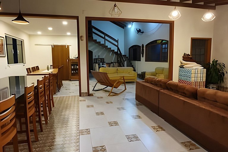 Casa Bertioga+20hosp 7suites ar cond 400m da praia