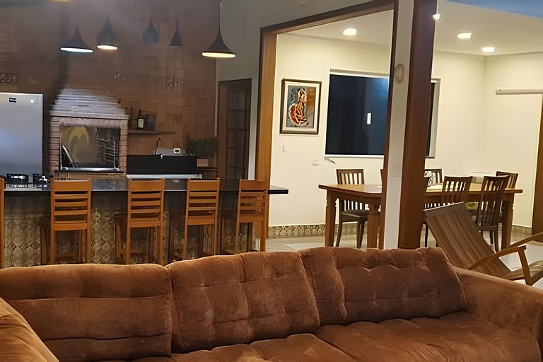 Casa Bertioga+20hosp 7suites ar cond 400m da praia