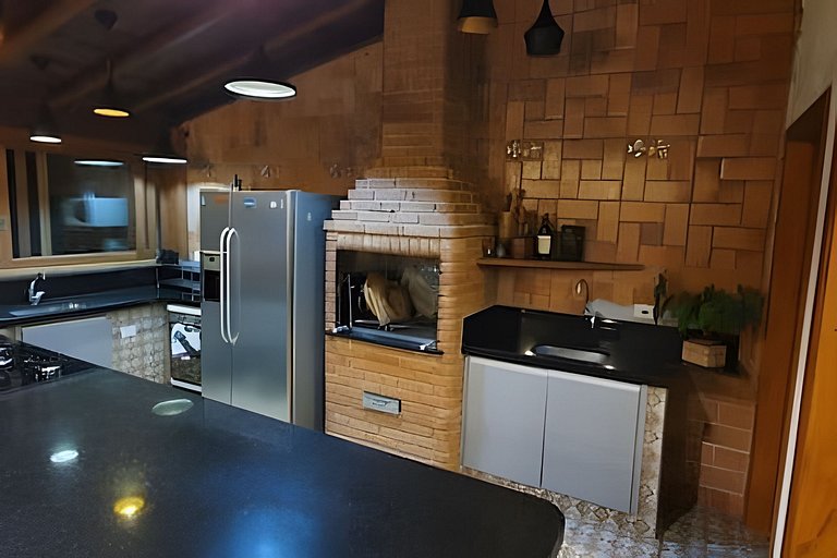 Casa Bertioga+20hosp 7suites ar cond 400m da praia