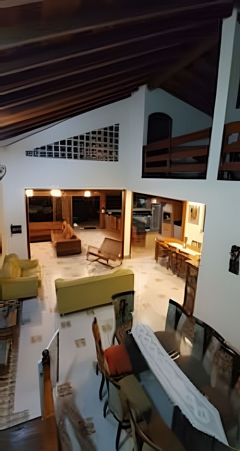 Casa Bertioga+20hosp 7suites ar cond 400m da praia