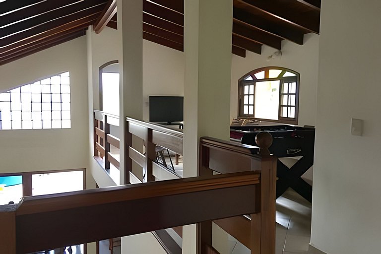 Casa Bertioga+20hosp 7suites ar cond 400m da praia