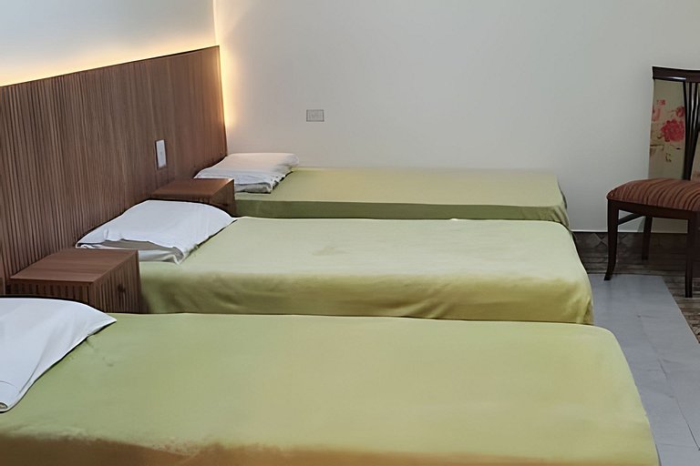 Casa Bertioga+20hosp 7suites ar cond 400m da praia