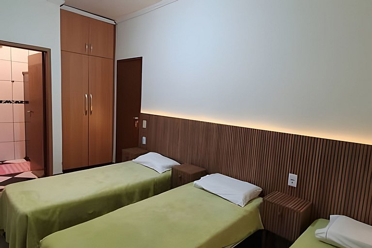 Casa Bertioga+20hosp 7suites ar cond 400m da praia