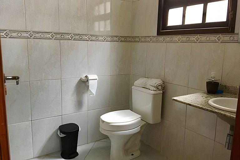 Casa Bertioga+20hosp 7suites ar cond 400m da praia