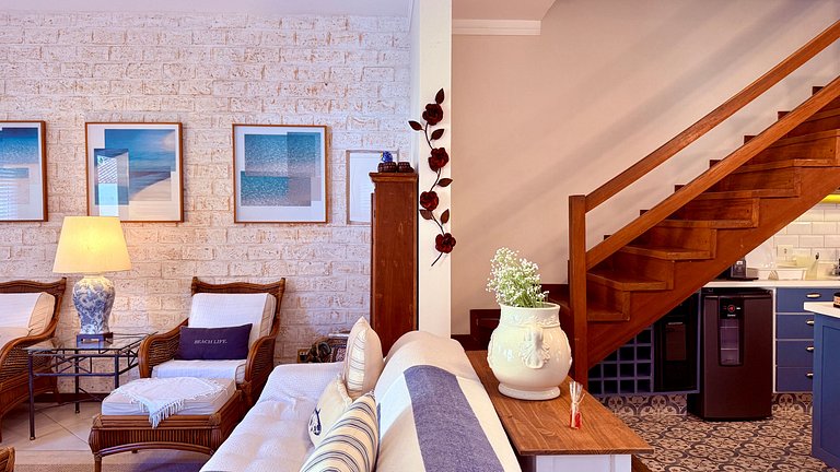 Casa com piscina no condomínio, pet friendly!