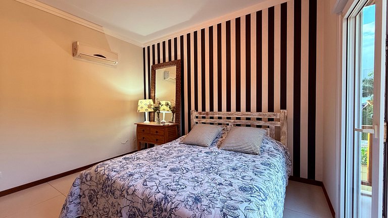 Casa com piscina no condomínio, pet friendly!