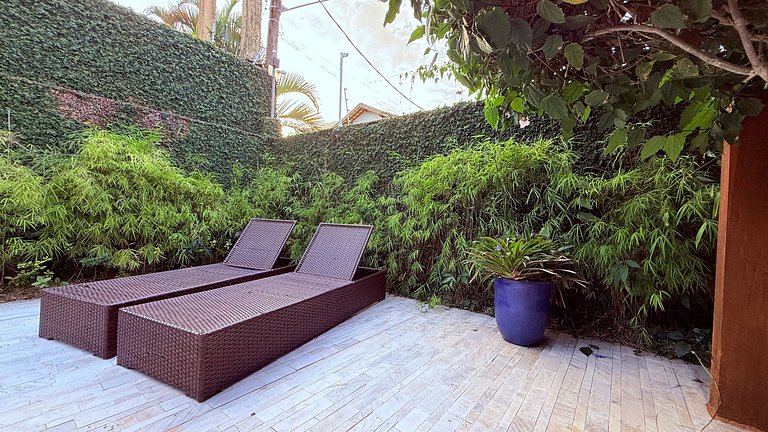 Casa com piscina no condomínio, pet friendly!