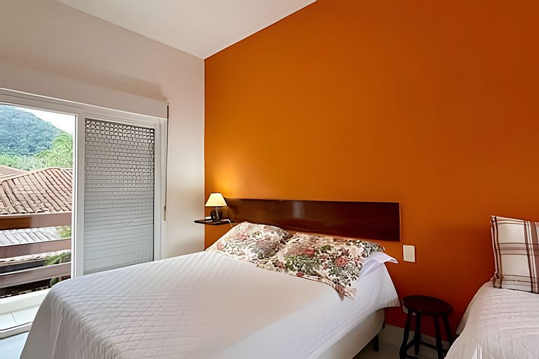 Loft a 150m do mar para até 4 pessoas em Juquehy!