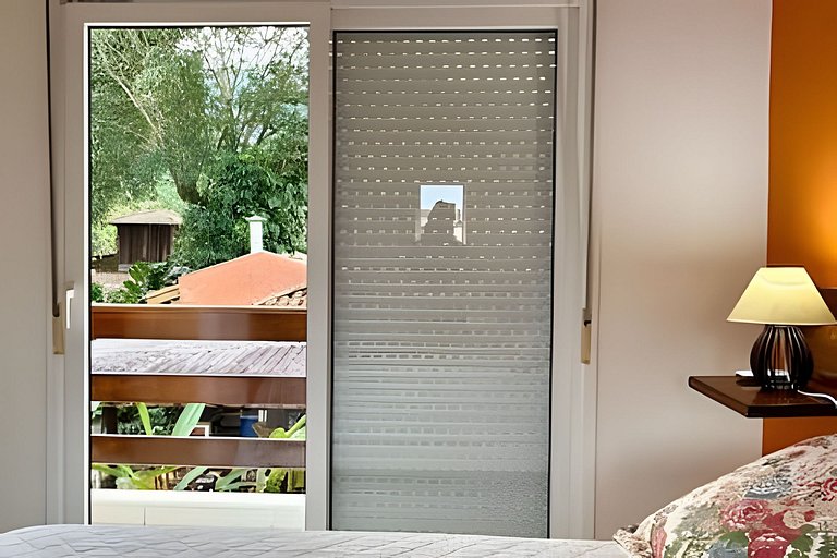 Loft a 150m do mar para até 4 pessoas em Juquehy!