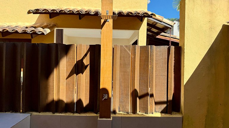 Casa em Condomínio a 200m da Praia de Camburi para 6 Pessoas