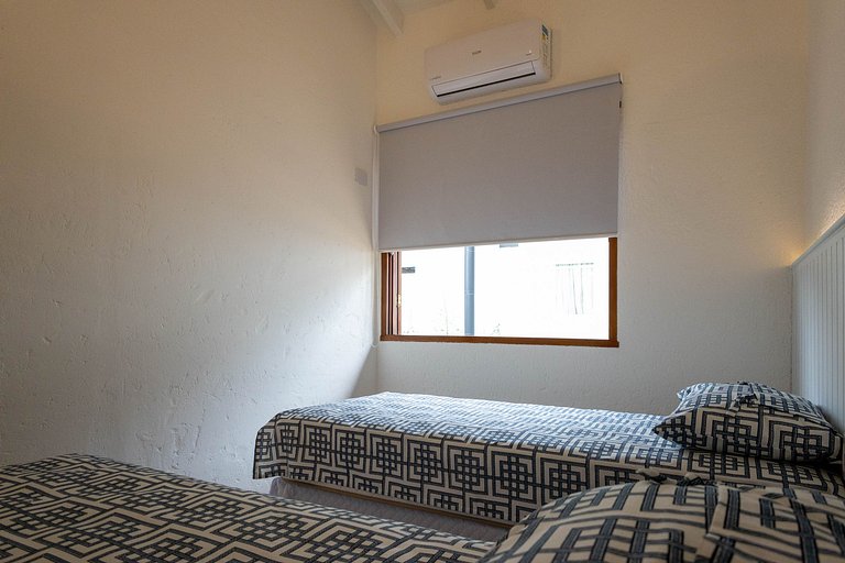 Casa em Condomínio a 200m da Praia de Camburi para 6 Pessoas