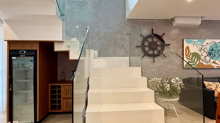 Casa com piscina e sauna em frente à praia