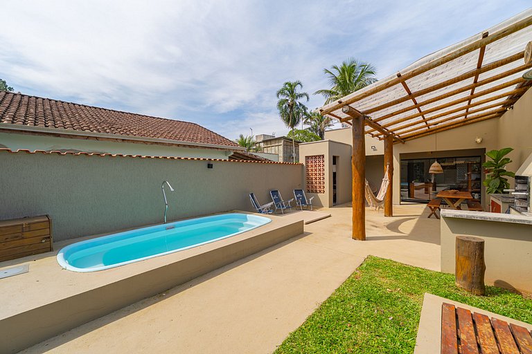Casa com piscina privativa, 4 minutos da praia
