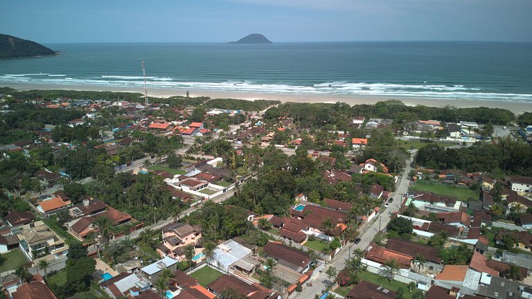 Casa com piscina, 4 minutos do mar