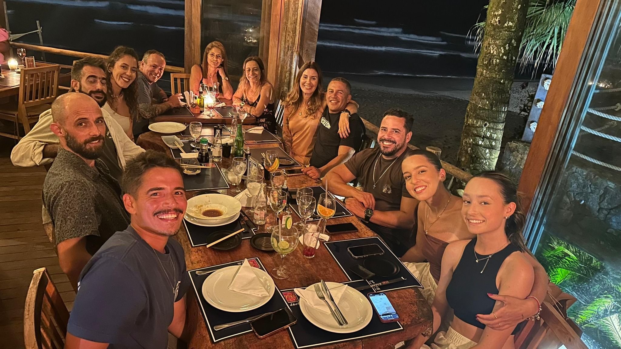 Jantar em família de frente para o mar no Badauê